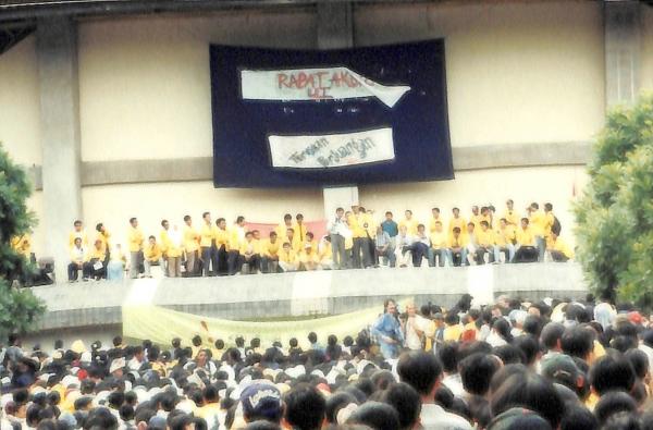 Rapat Akbar 12 Maret 1998 di Parkiran Balairung UI