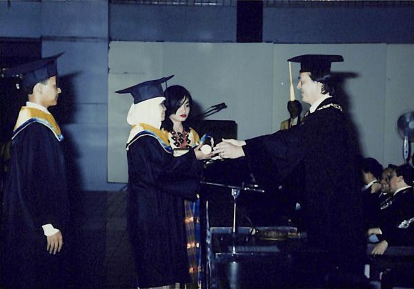 Tabung wisuda dari rektor tabung wisuda