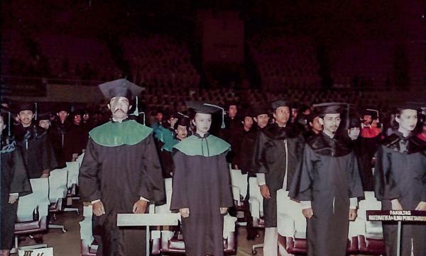 Wisudawan UI 1984 Wisudawan UI 1984