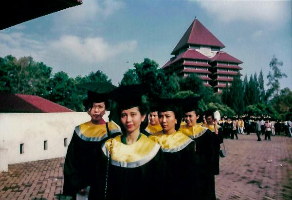 Wisudawan UI 1993 Wisudawan UI 1993