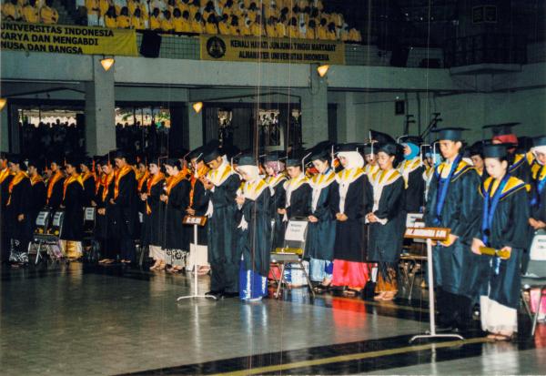 Wisudawan UI 2002 Wisudawan UI 2002