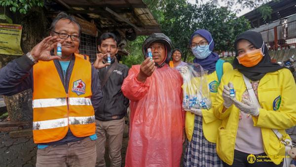 Titik Sua Berbagi Antiseptik Kala Pandemi